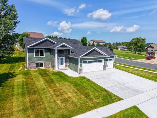 809 5th Avenue NW, Dodge Center, MN 55927