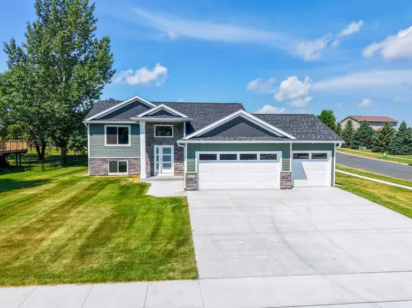 809 5th Avenue NW, Dodge Center, MN 55927