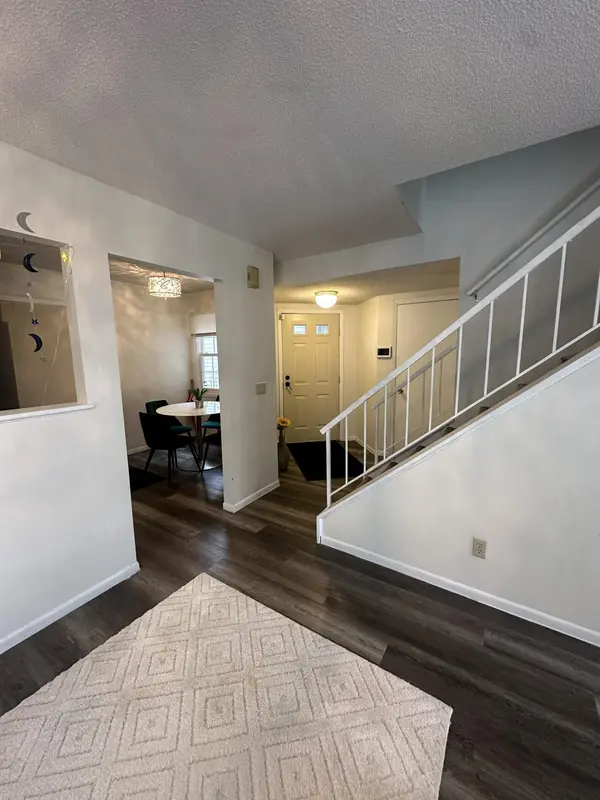 1612 Rose Hill CIR, Saint Paul, MN 55108