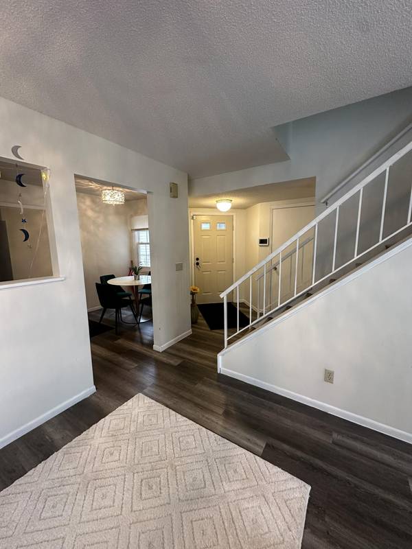 1612 Rose Hill CIR, Saint Paul, MN 55108