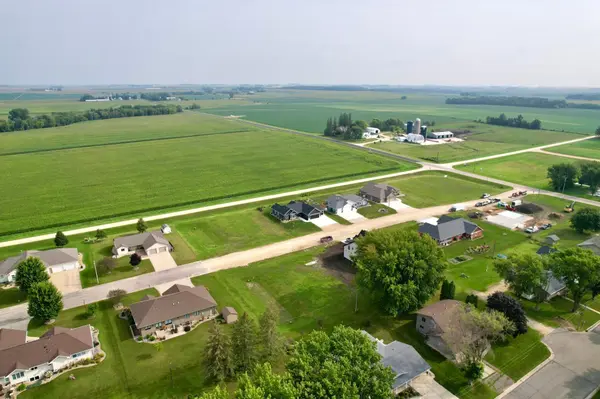 406 Vangsness ST, Adams, MN 55909