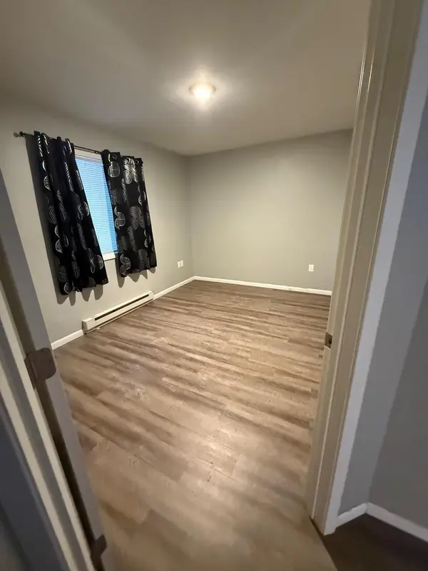 204 W Poplar AVE #Unit B, Badger, MN 56714