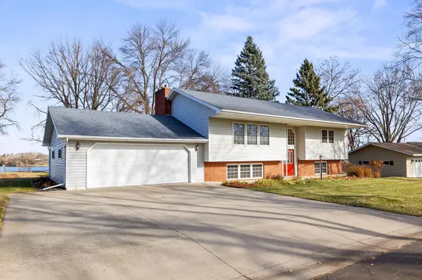 362 S Shore DR, Winsted, MN 55395