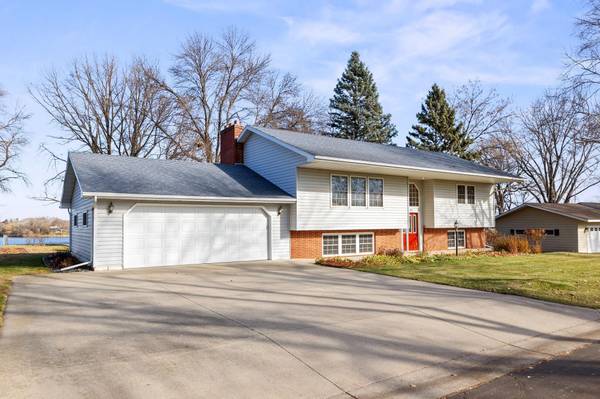 362 S Shore DR, Winsted, MN 55395