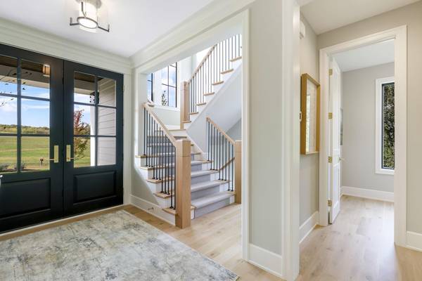 3941 White Oak LN, Chanhassen, MN 55331
