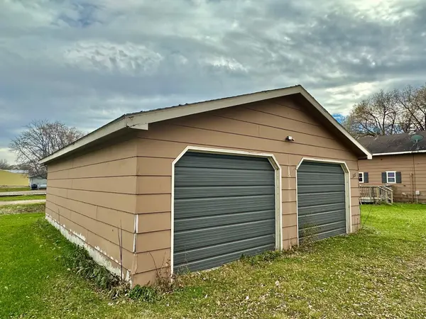 222 W Woodrow ST, Grygla, MN 56727