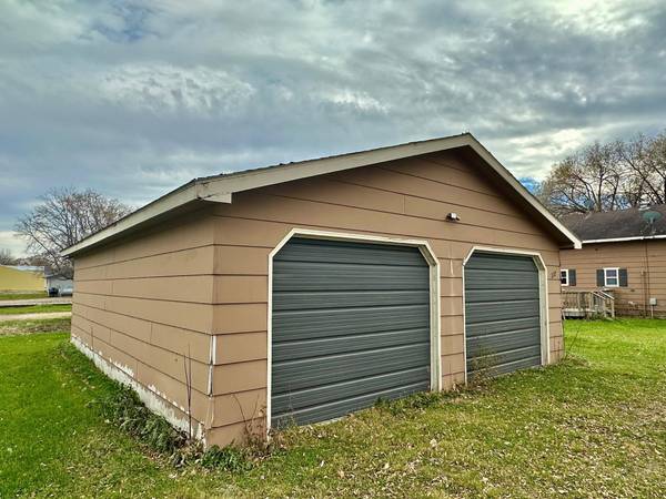 222 W Woodrow ST, Grygla, MN 56727