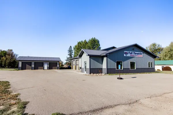 1910 E Shore DR, Detroit Lakes, MN 56501