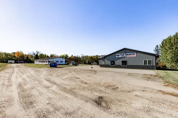 1910 E Shore DR, Detroit Lakes, MN 56501