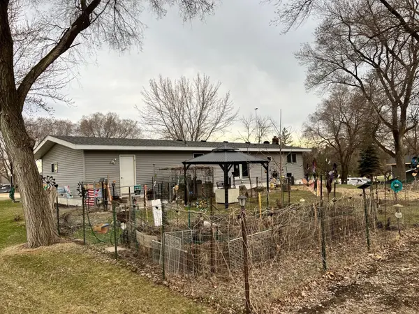 8042 Meades Addn DR SE, Alexandria, MN 56308