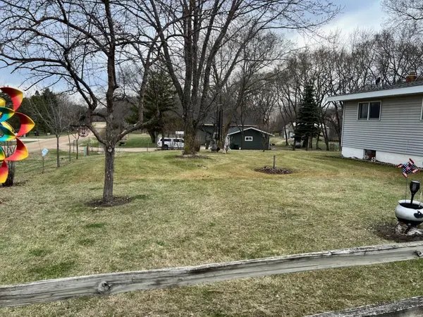 8042 Meades Addn DR SE, Alexandria, MN 56308
