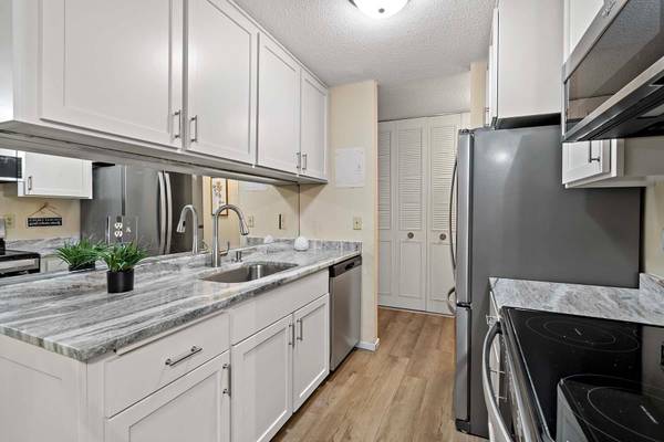 2800 Hamline AVE N #112, Roseville, MN 55113