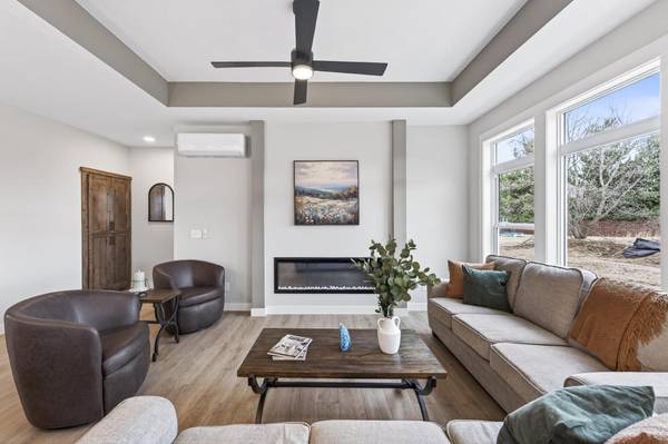 1219 Honeysuckle LN SE, Cambridge, MN 55008