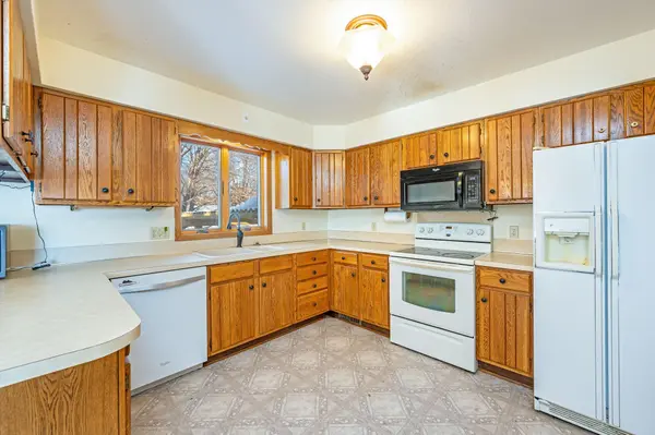 225 S 7th AVE E #E, Truman, MN 56088