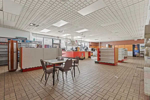 304 E College DR, Marshall, MN 56258