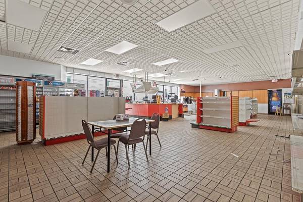 304 E College DR, Marshall, MN 56258