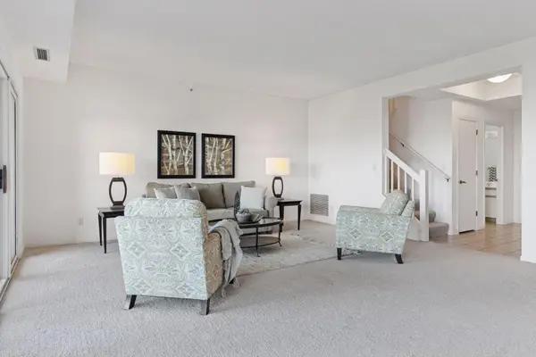 1201 Yale PL #403, Minneapolis, MN 55403