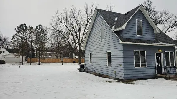 204 E 1st ST, Morris, MN 56267