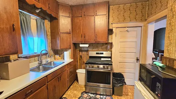 204 E 1st ST, Morris, MN 56267