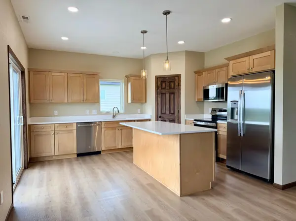 2555 Sutherland Dr, Worthington, MN 56187