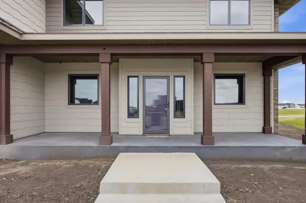 6490 Selkirk DR S, Fargo, ND 58104