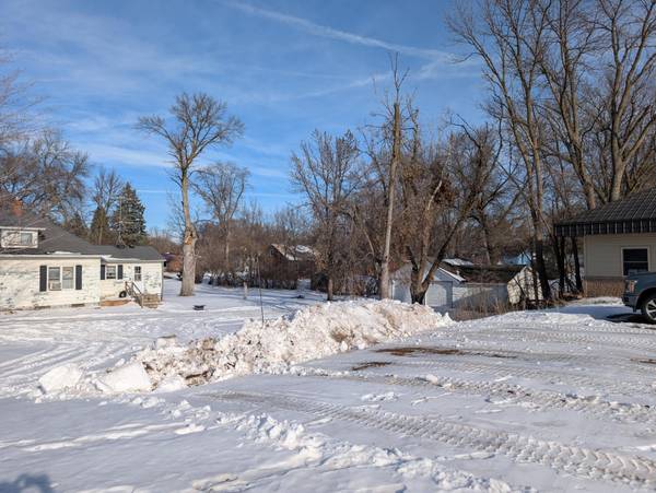 617 E Highway 12, Litchfield, MN 55355