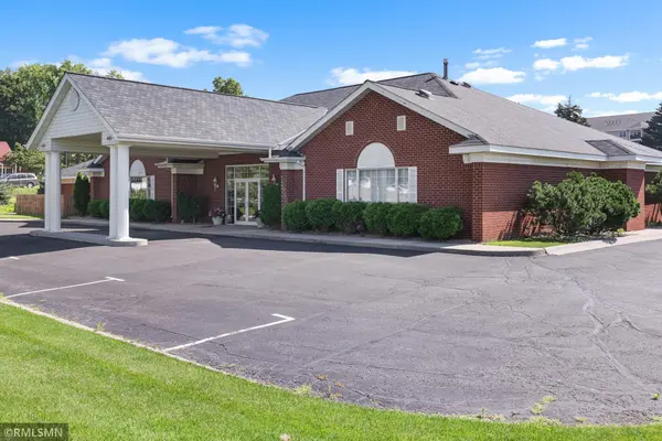 16394 Glory LN, Eden Prairie, MN 55344