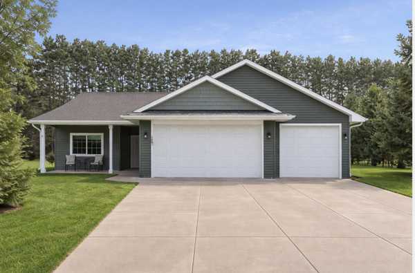 1400 Carriage Hill DR, Hinckley, MN 55037
