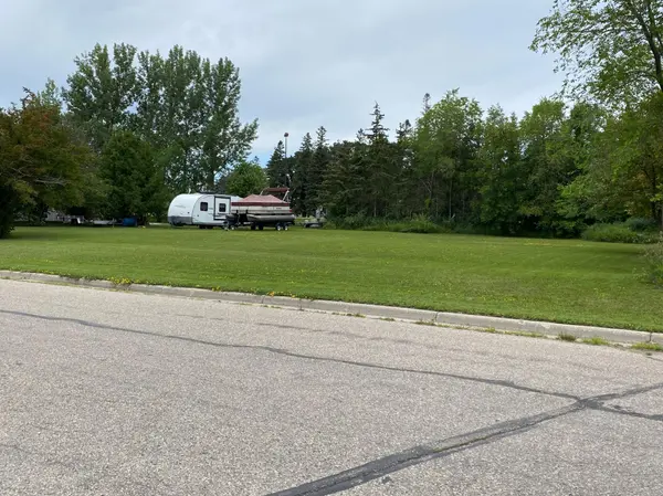 1603 Cardinal DR N, Thief River Falls, MN 56701