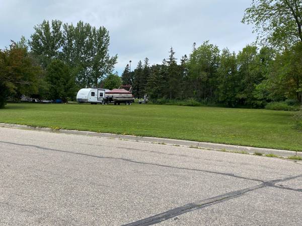 1603 Cardinal DR N, Thief River Falls, MN 56701