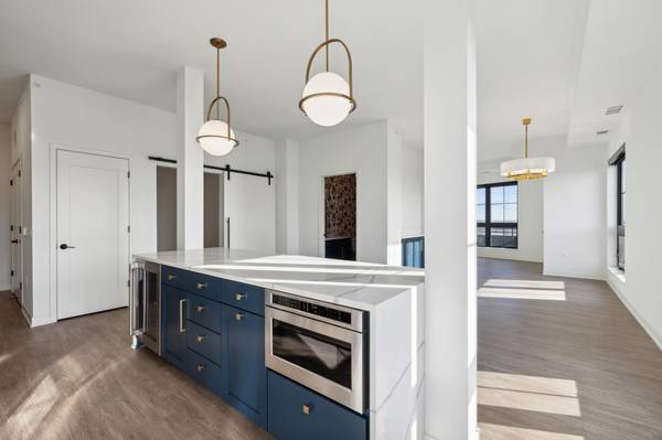 4917 Eden AVE #718, Edina, MN 55424
