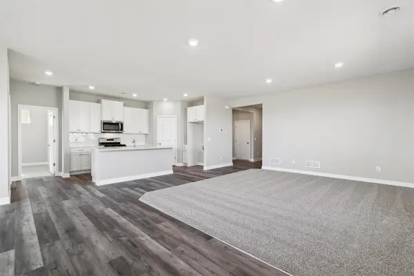 17400 Durham DR, Lakeville, MN 55044