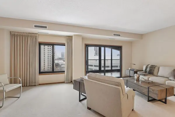 1235 Yale PL #908, Minneapolis, MN 55403