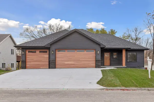 1270 Bellflower LN, Owatonna, MN 55060