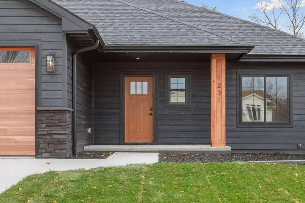 1270 Bellflower LN, Owatonna, MN 55060