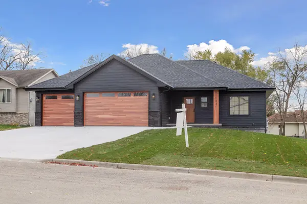 1239 Bellflower LN, Owatonna, MN 55060