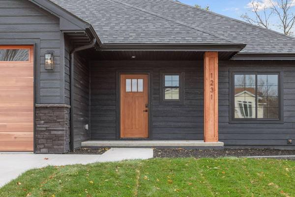 1239 Bellflower LN, Owatonna, MN 55060
