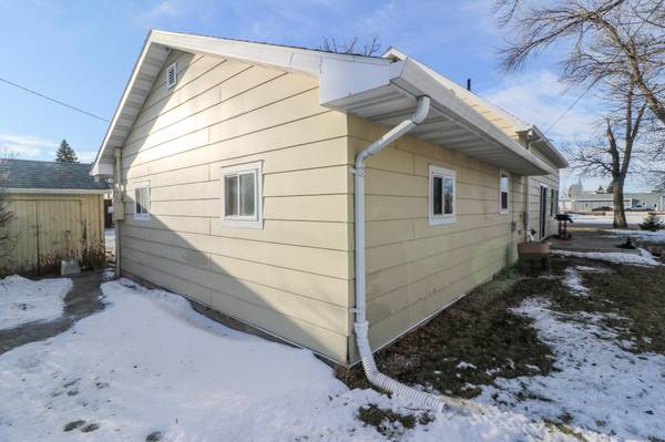 118 2nd AVE NE, Mayville, ND 58257