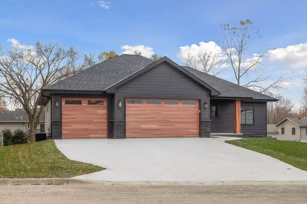 802 Dutton DR, Ellendale, MN 56026