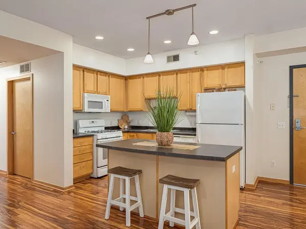 2900 11th AVE S #413, Minneapolis, MN 55407