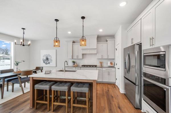 10261 Shadyview LN N, Maple Grove, MN 55311