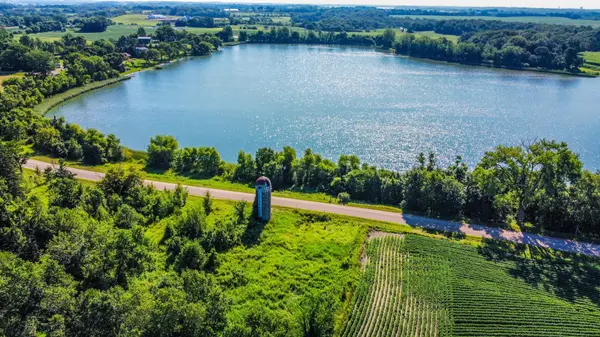 7250 Rutz Lake RD, Waconia, MN 55387