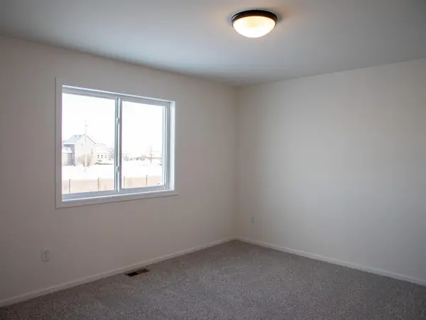 2519 37 AVE S, Moorhead, MN 56560