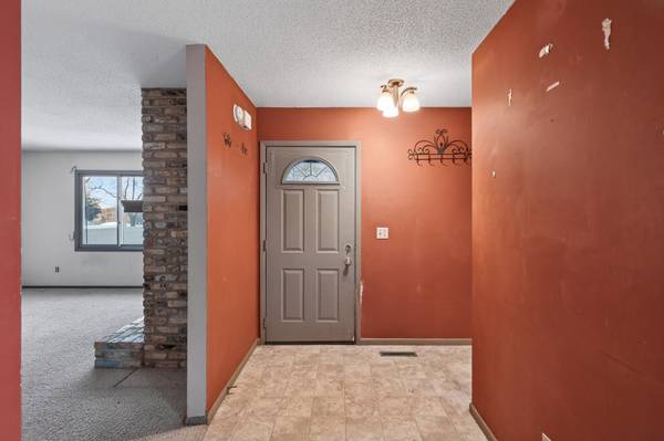 6368 Saint Johns DR, Eden Prairie, MN 55346