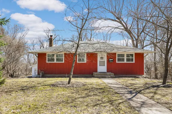 576 Lexington Pkwy S, Saint Paul, MN 55116