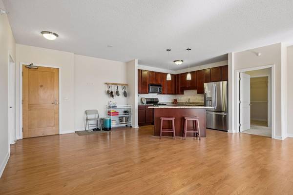 619 8th ST SE #409, Minneapolis, MN 55414