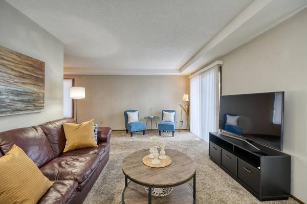 1117 Trailwood S, Hopkins, MN 55343