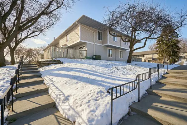 1117 Trailwood S, Hopkins, MN 55343
