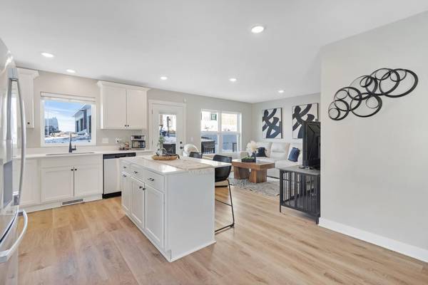 8851 Granite CT, Woodbury, MN 55129