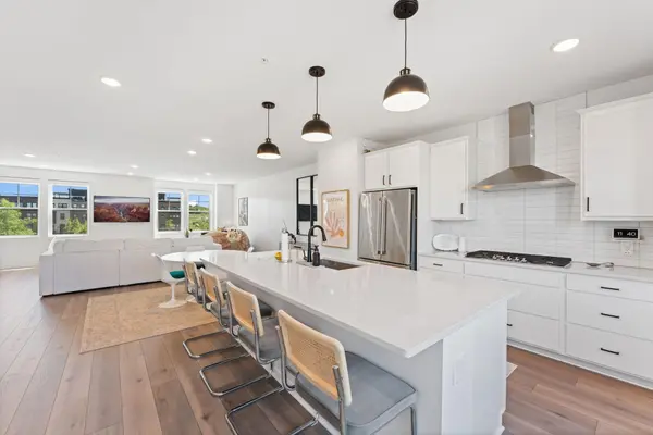879 Woodlawn AVE #B, Saint Paul, MN 55116